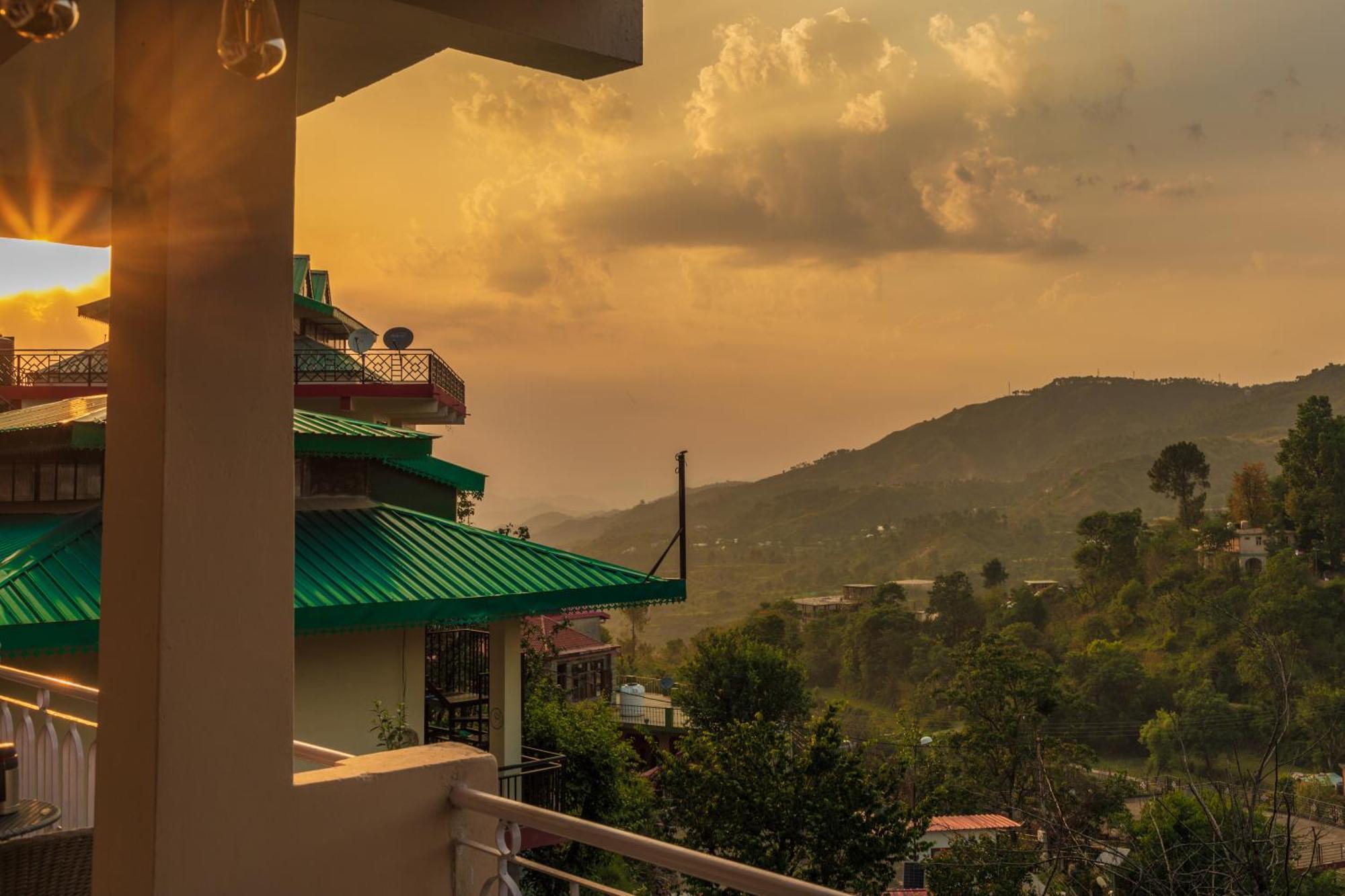 Mohija Homestay Kandaghat Luaran gambar